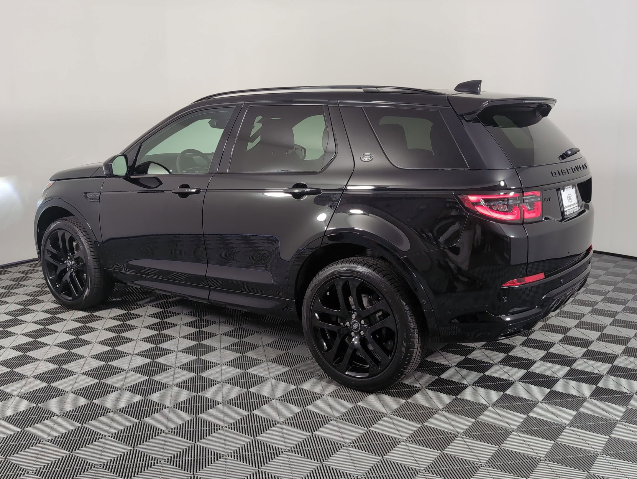 2025 Land Rover Discovery Sport Dynamic SE photo 3
