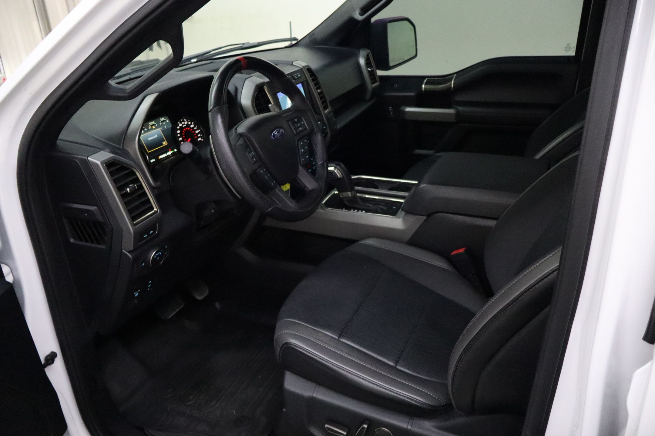 2020 Ford F-150 Raptor photo 21