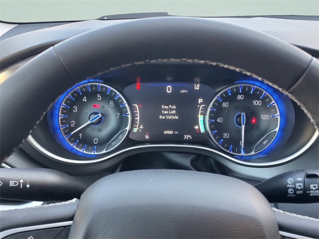 2023 Chrysler Pacifica Touring L photo 12