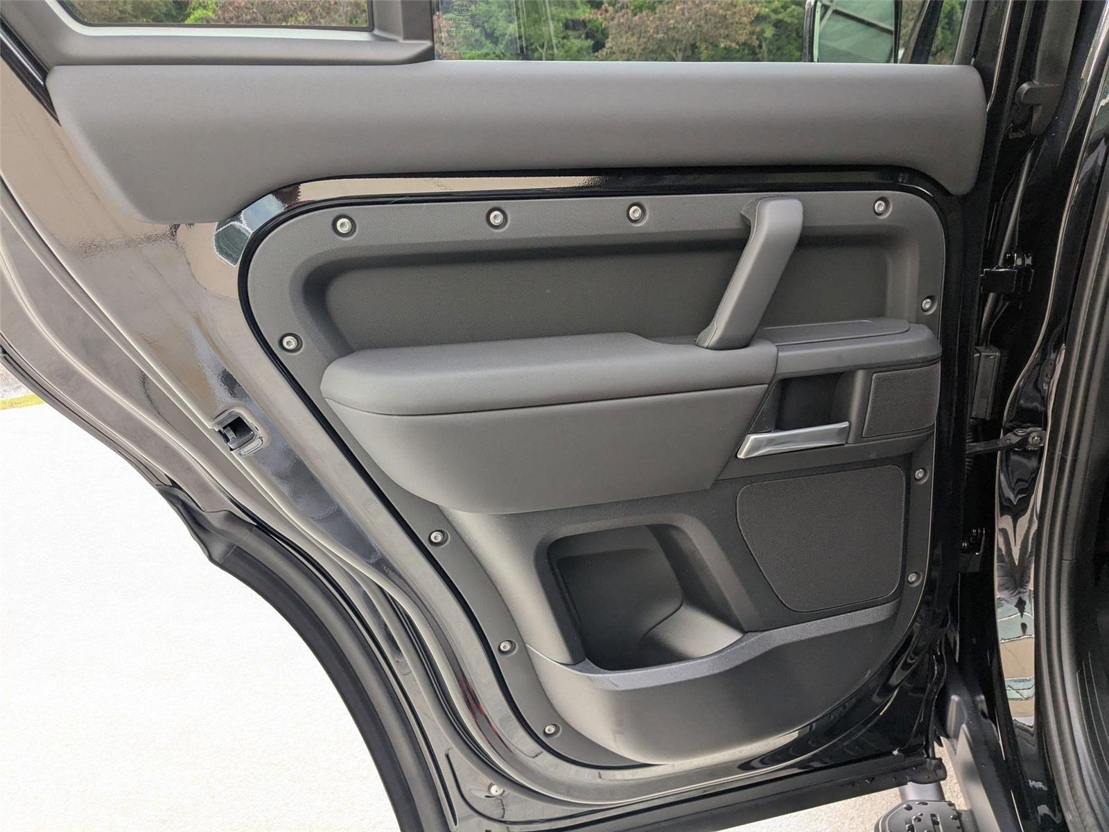 2025 Land Rover Defender 110 S photo 24