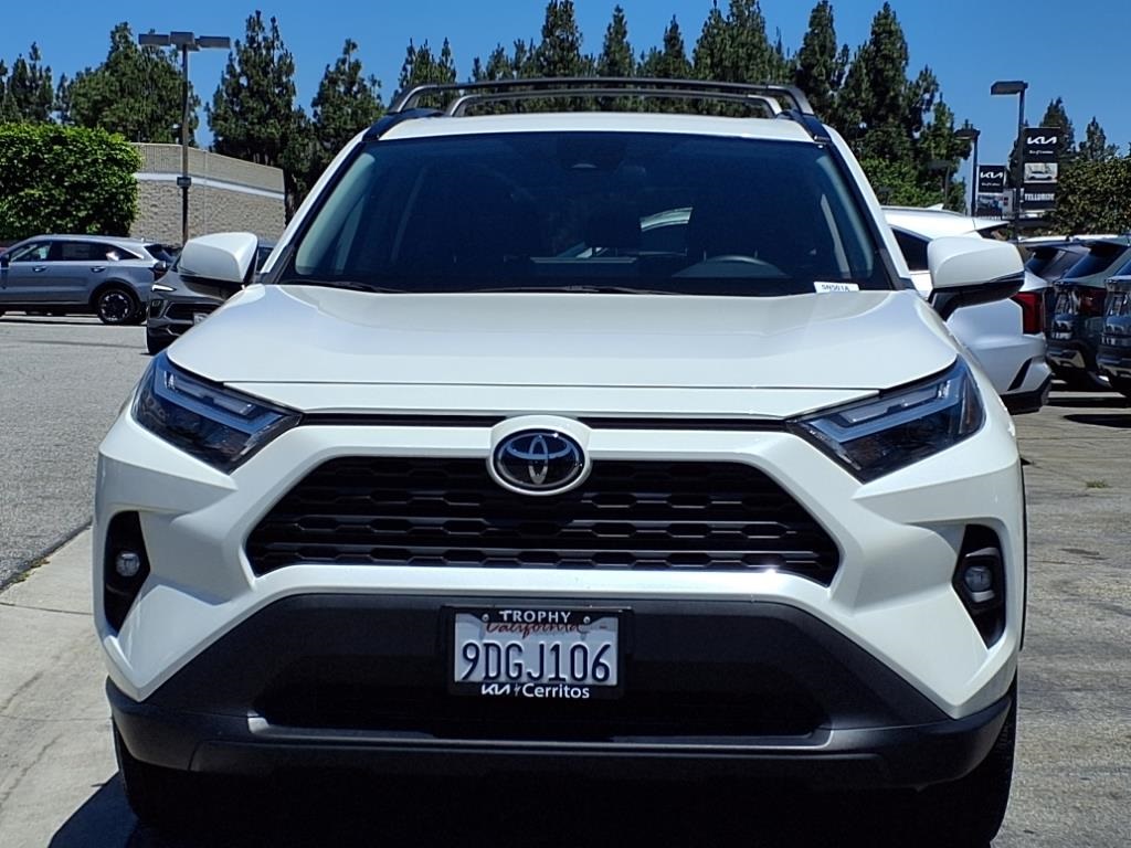 2022 Toyota RAV4 XLE Premium photo 3