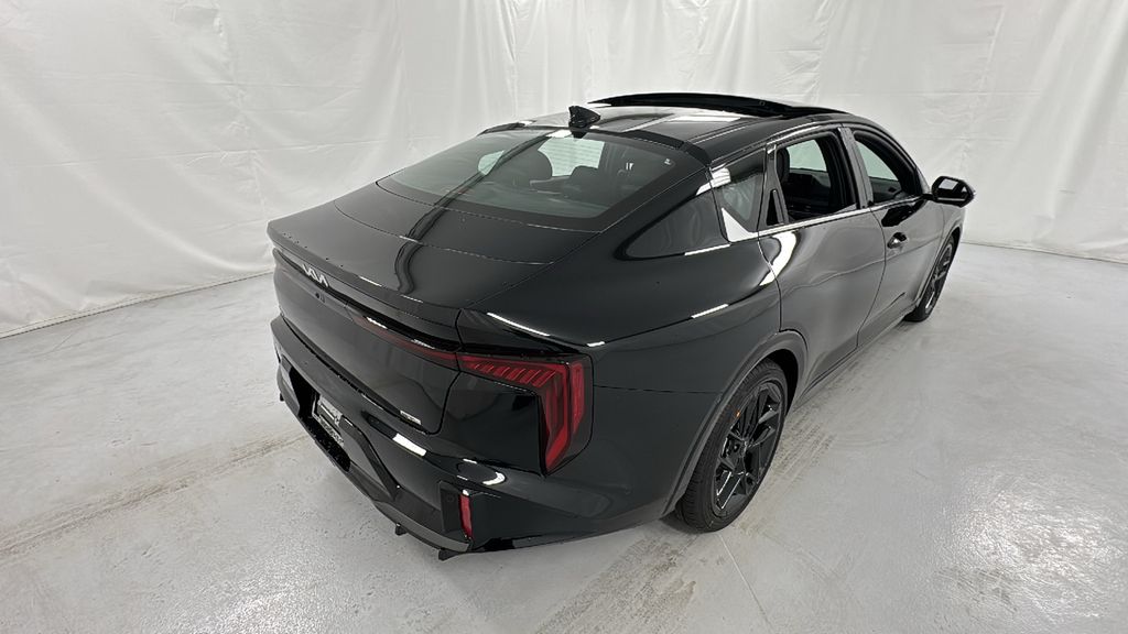2025 Kia K4 GT-Line Turbo photo 3
