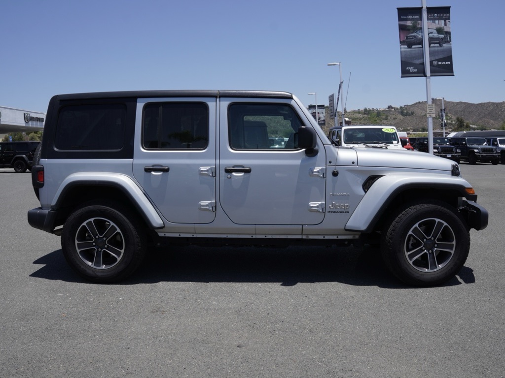 2023 Jeep Wrangler Sahara photo 2