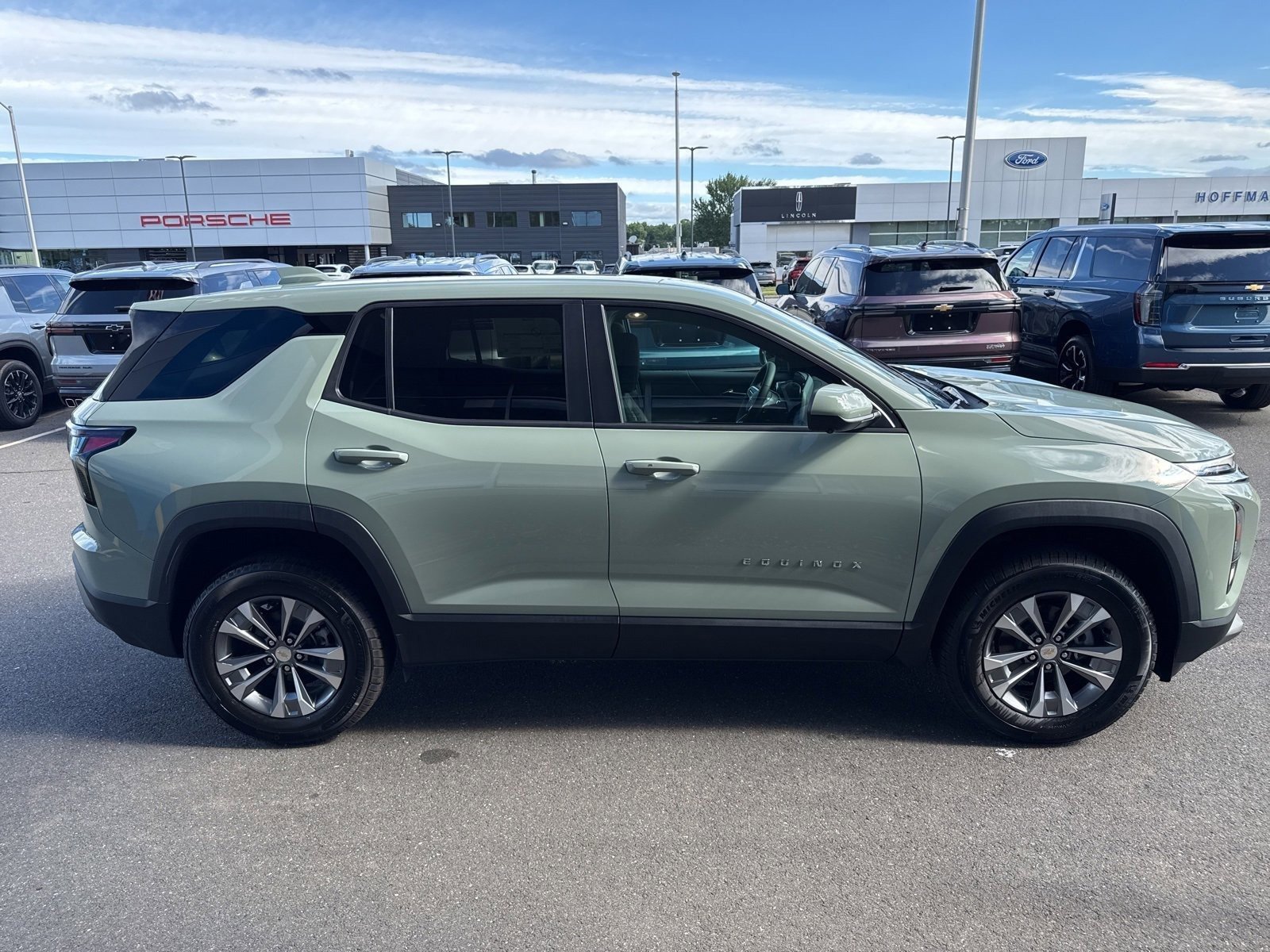 2026 Chevrolet Equinox LT photo 4