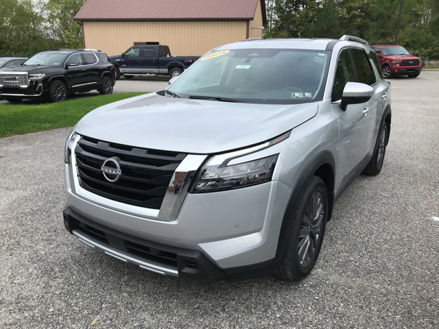 2025 Nissan Pathfinder SL photo 3