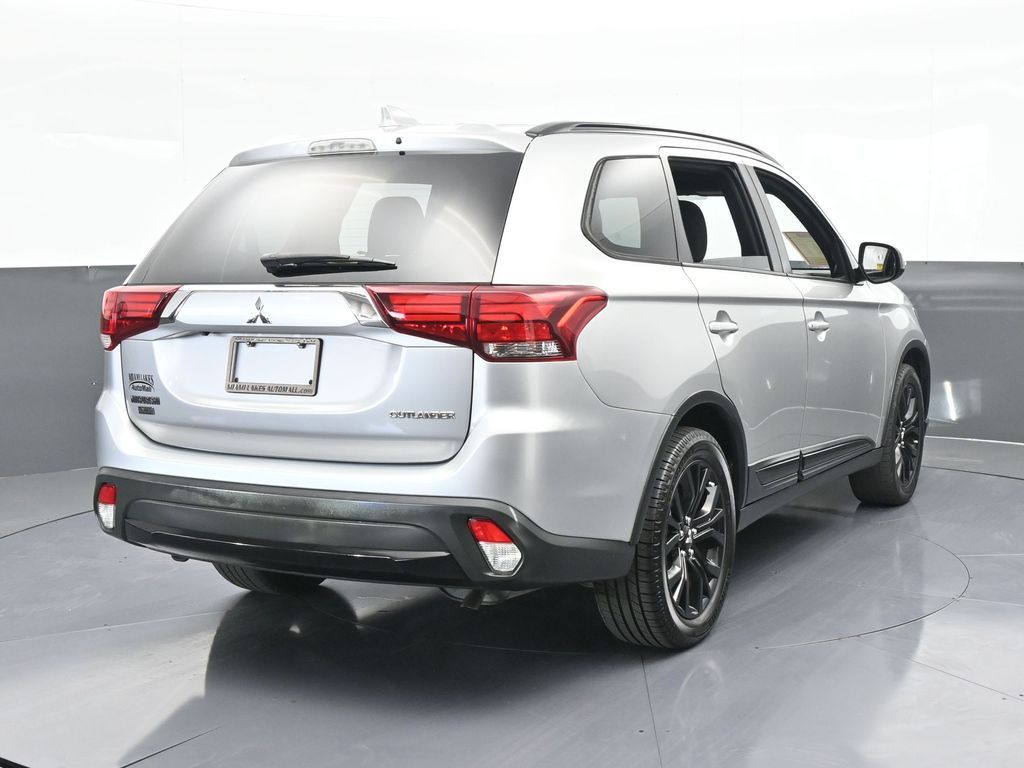 2018 Mitsubishi Outlander LE photo 5