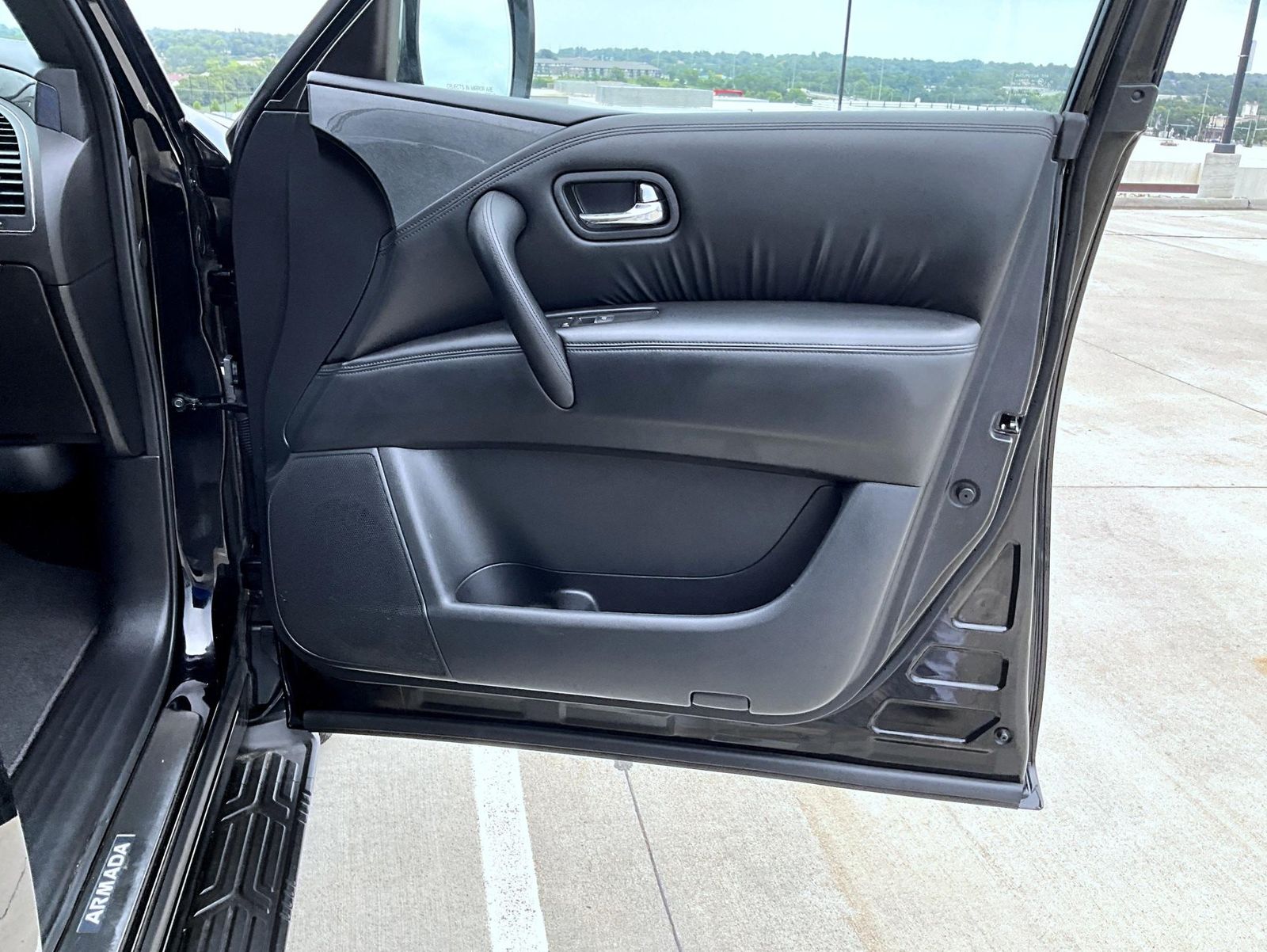 2022 Nissan Armada SL photo 17