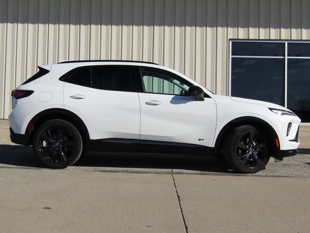 2025 Buick Envision Sport Touring photo 2