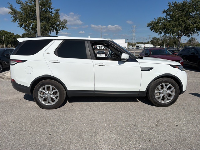 2019 Land Rover Discovery SE photo 4