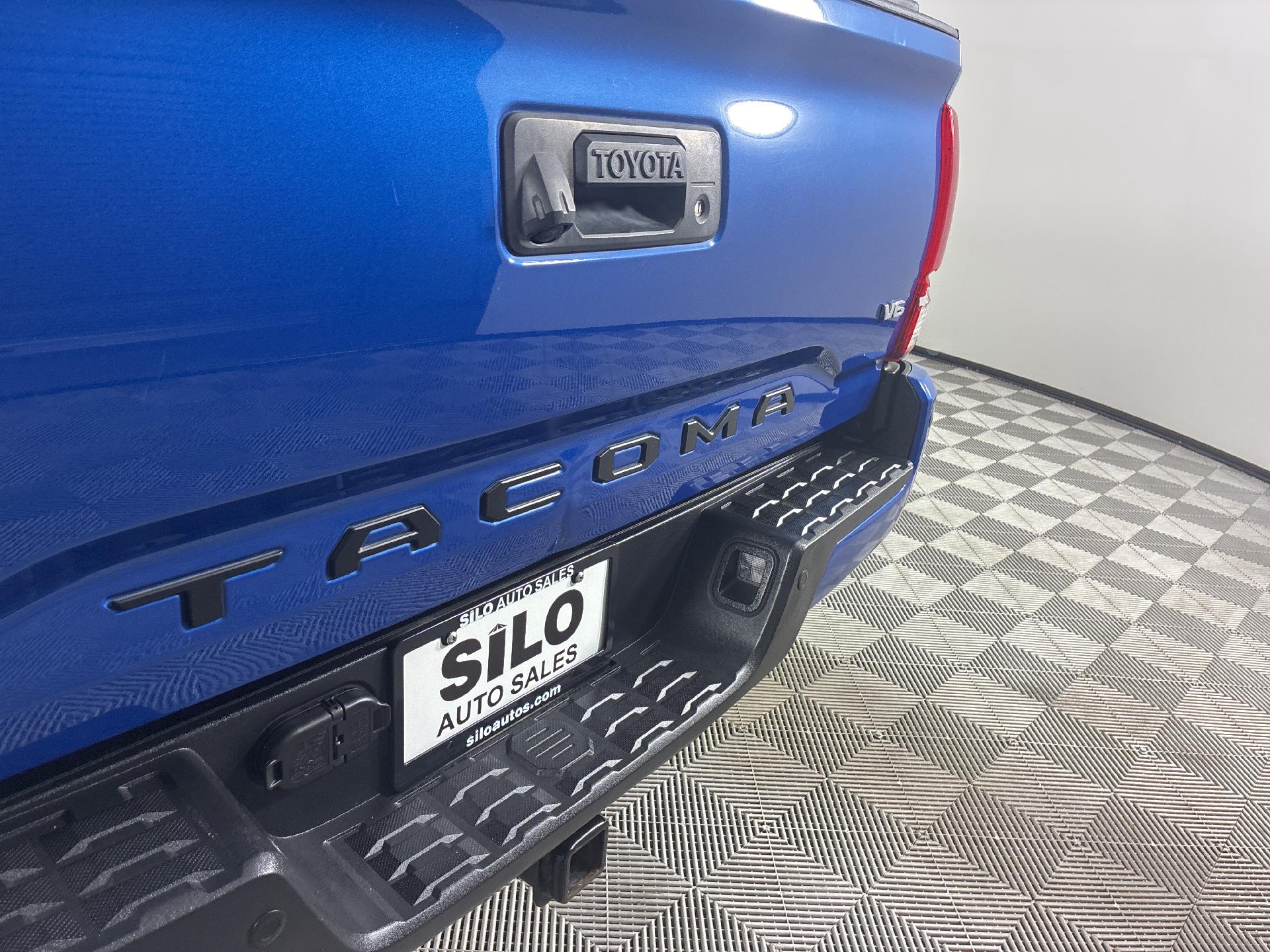 2017 Toyota Tacoma TRD photo 5