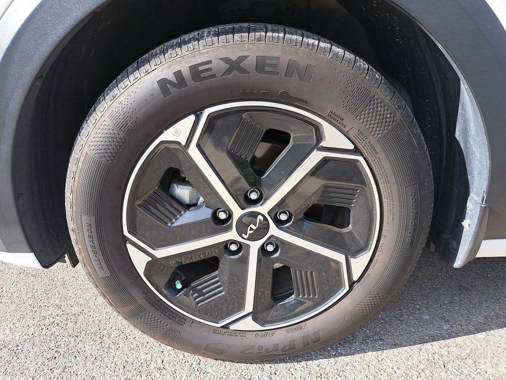 2024 Kia Niro EX photo 5