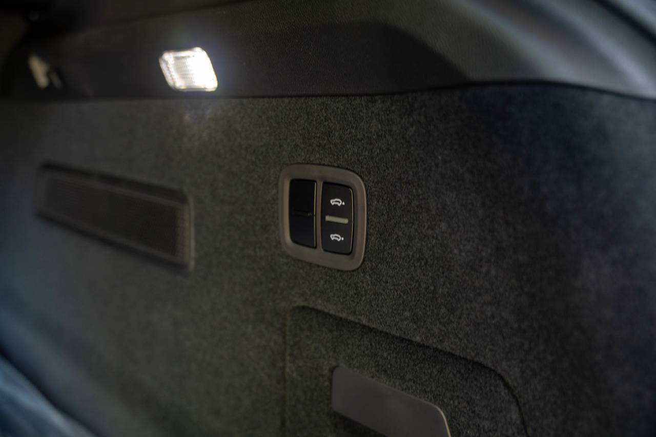 2025 Porsche Cayenne S photo 28