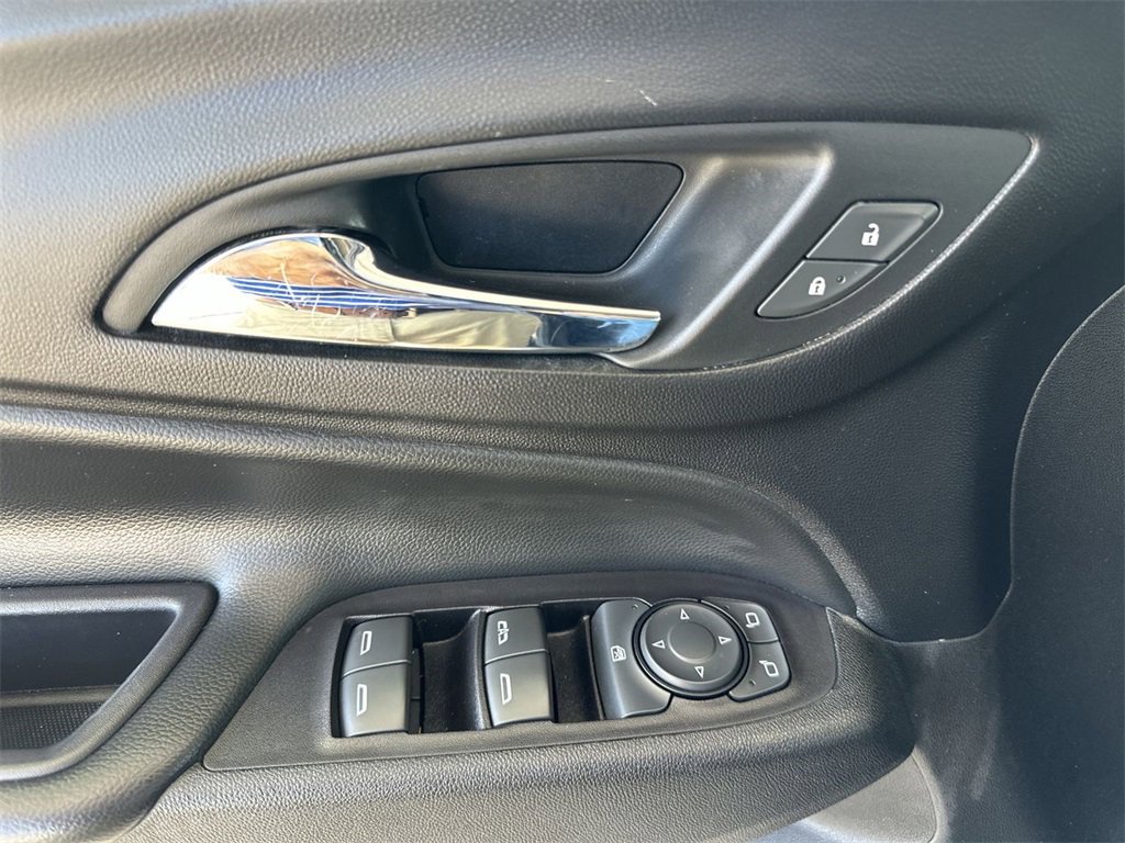 2018 Chevrolet Equinox LT photo 21