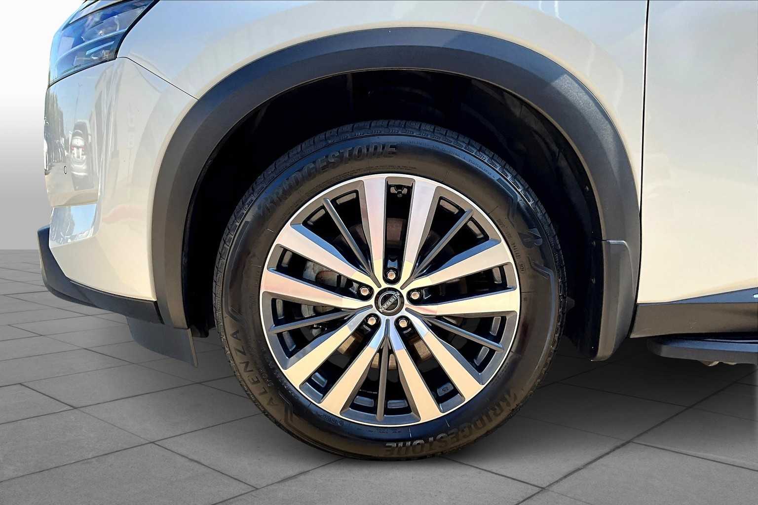 2022 Nissan Pathfinder Platinum photo 8