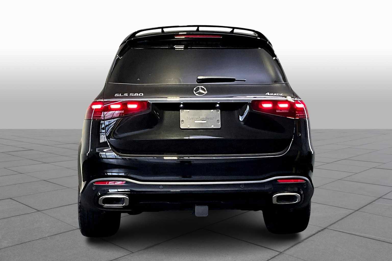 2026 Mercedes Benz GLS 580 4MATIC photo 4