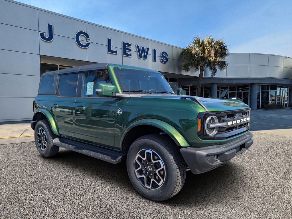 2025 Ford Bronco 4-Door Outer Banks's photo