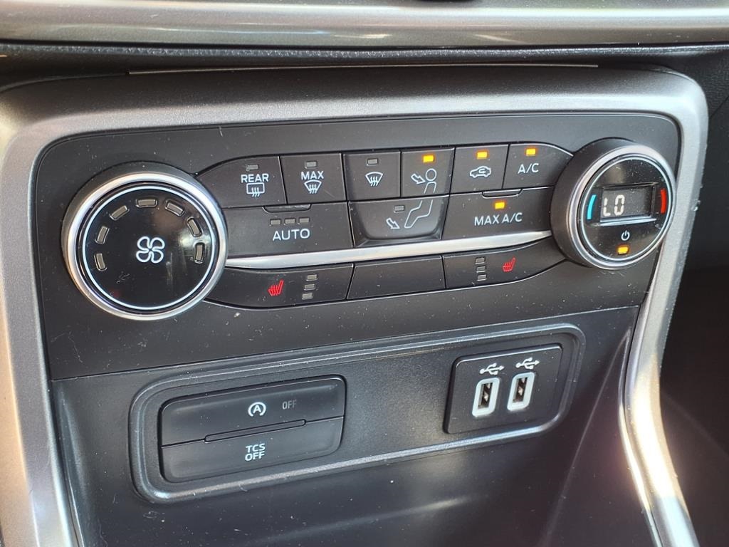 Used 2021 Red Ford SE image 14