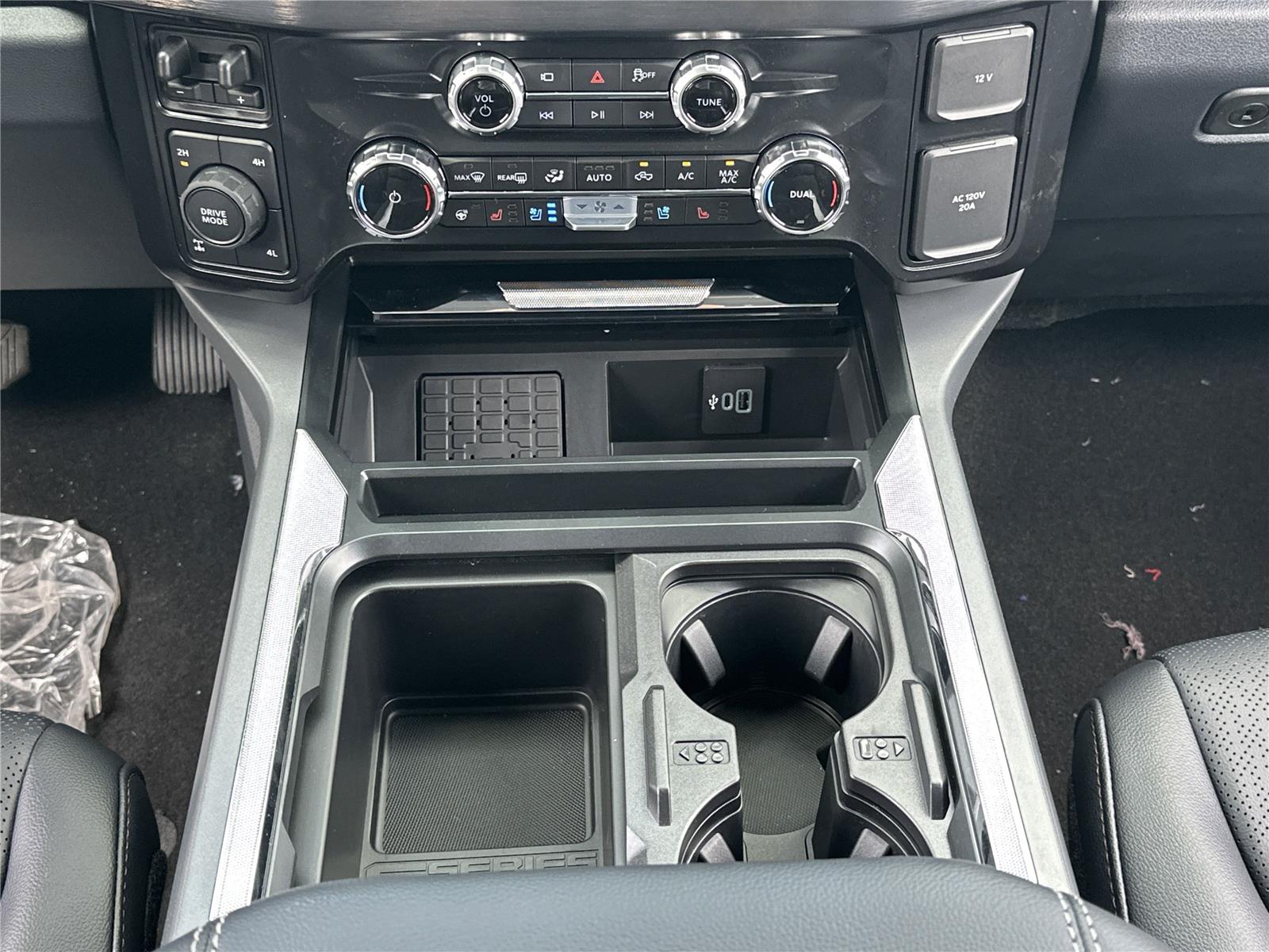 2025 Ford F-250 Lariat photo 4