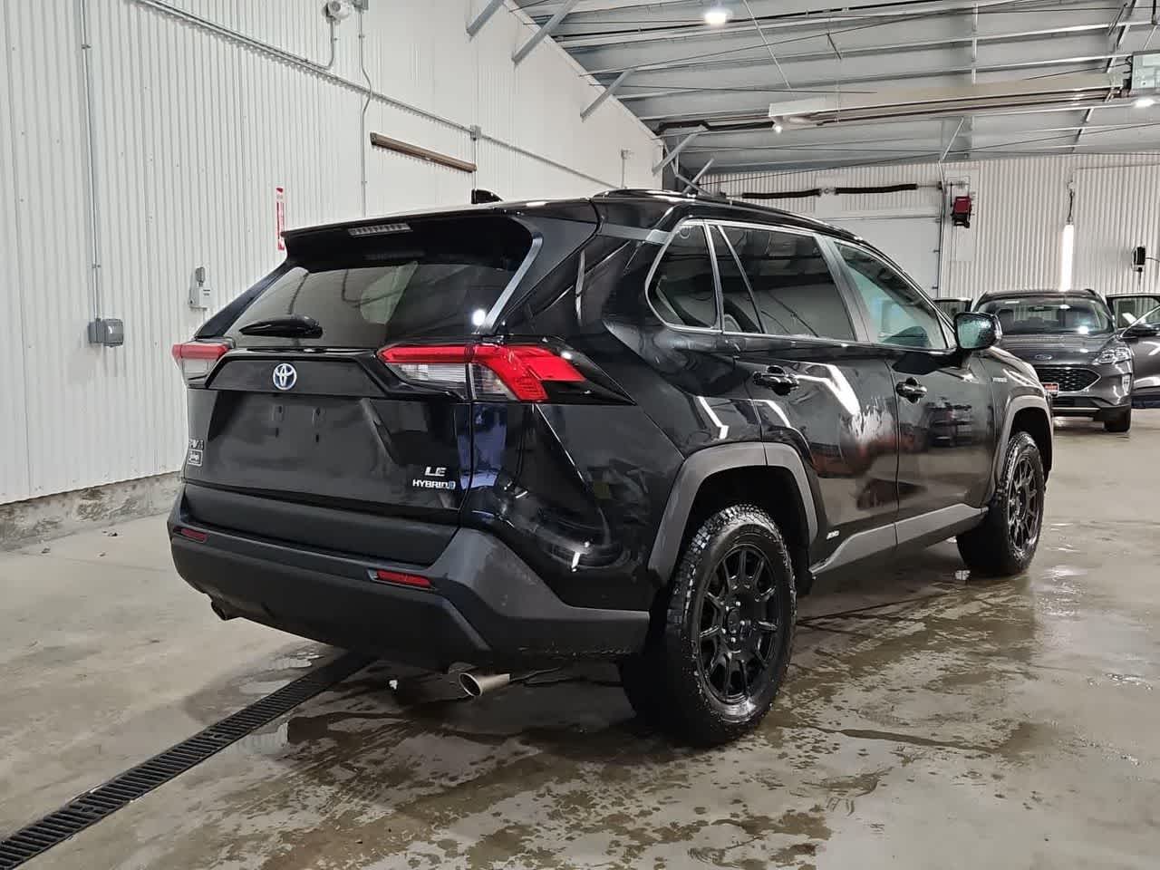 2021 Toyota RAV4 Hybrid LE photo 4