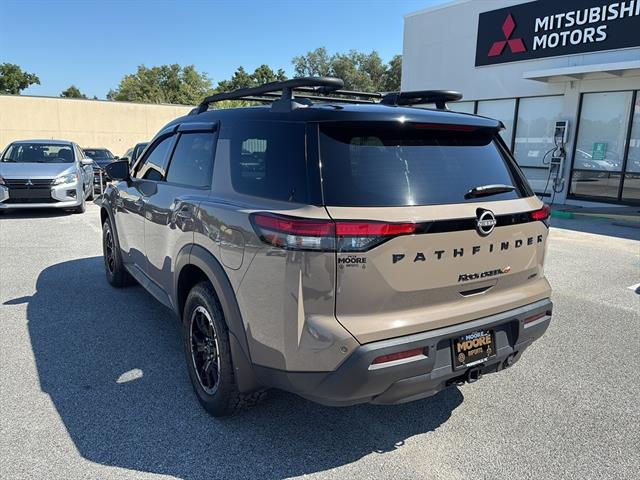 2023 Nissan Pathfinder SV photo 3