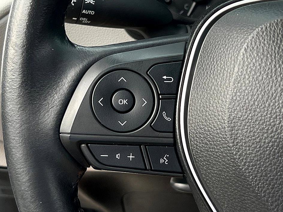 2023 Toyota Corolla Cross LE photo 12