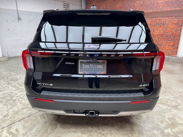 2025 Ford Explorer photo 4