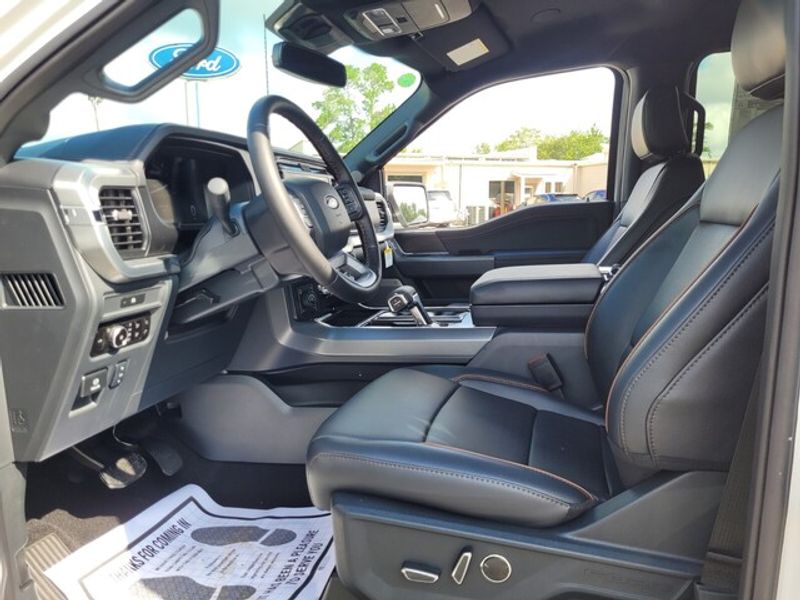 2025 Ford F-150 Lariat photo 3