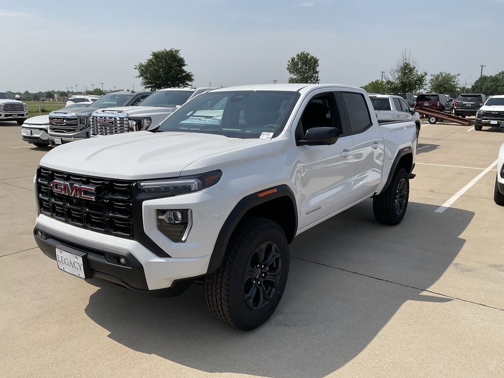 2025 GMC Canyon Elevation's photo