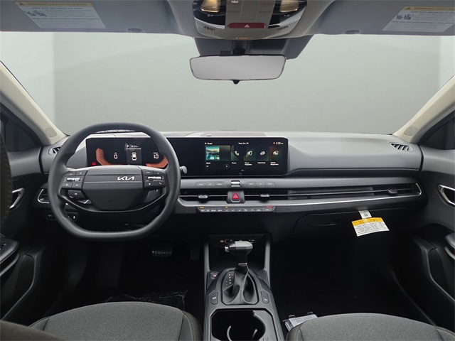 2025 Kia K4 LXS photo 2