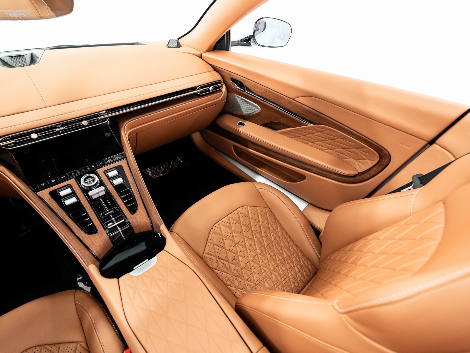 2025 Aston Martin DB12 photo 26