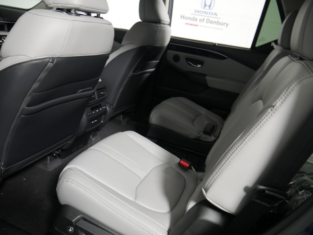 2025 Honda Pilot Touring photo 10