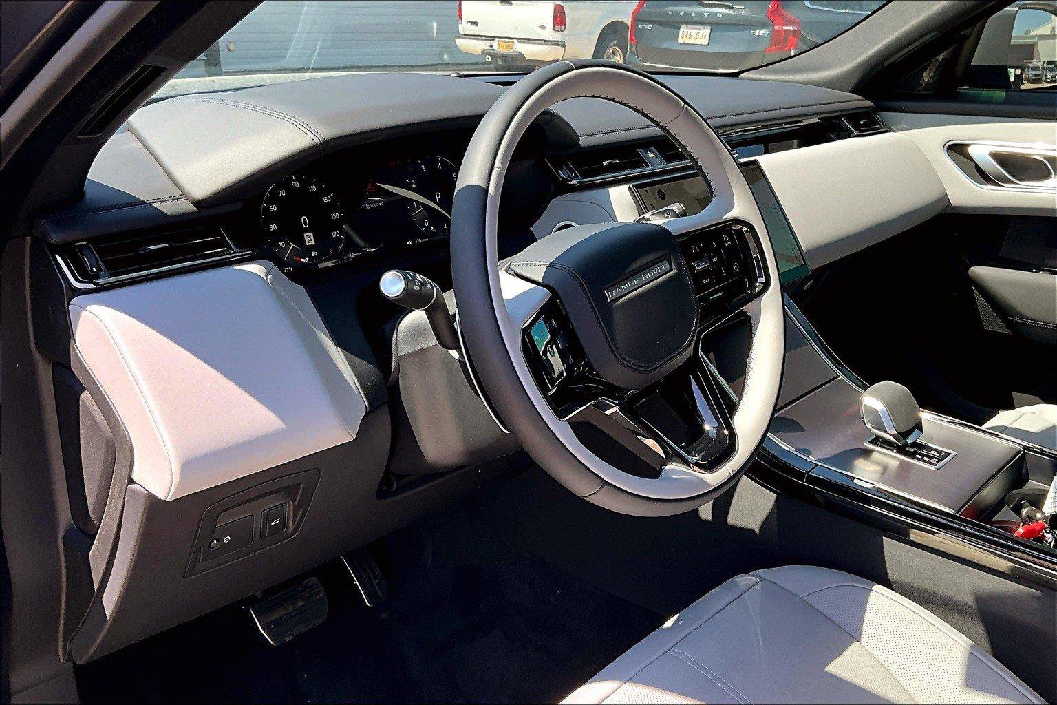 2026 Land Rover Range Rover Velar SE photo 8