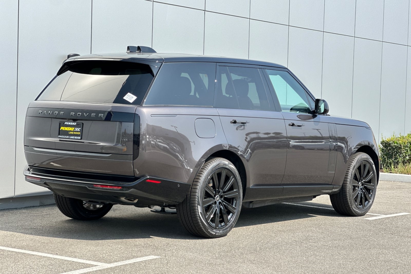 2025 Land Rover Range Rover SE photo 6