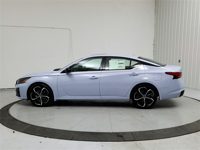 2025 Nissan Altima 2.5 SR photo 4