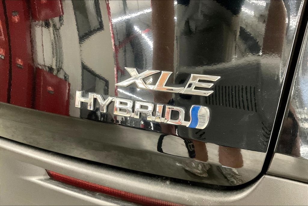 2021 Toyota Sienna XLE photo 9