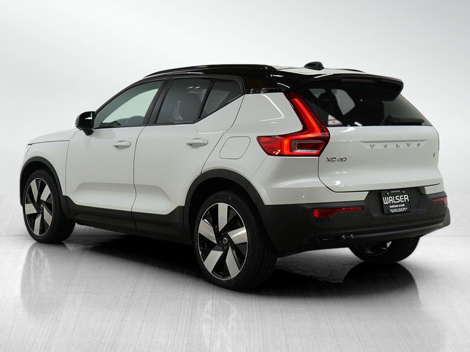 2023 Volvo XC40 Recharge Ultimate AWD photo 3
