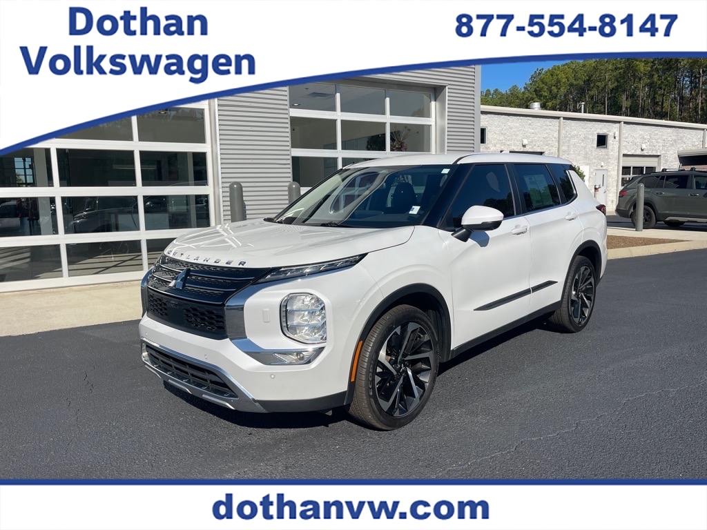 2022 Mitsubishi Outlander SE's photo