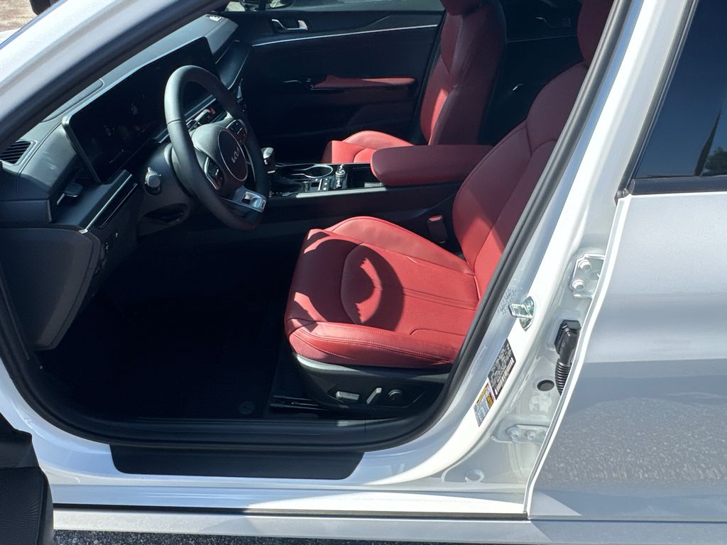 2026 Kia K5 GT-Line photo 9