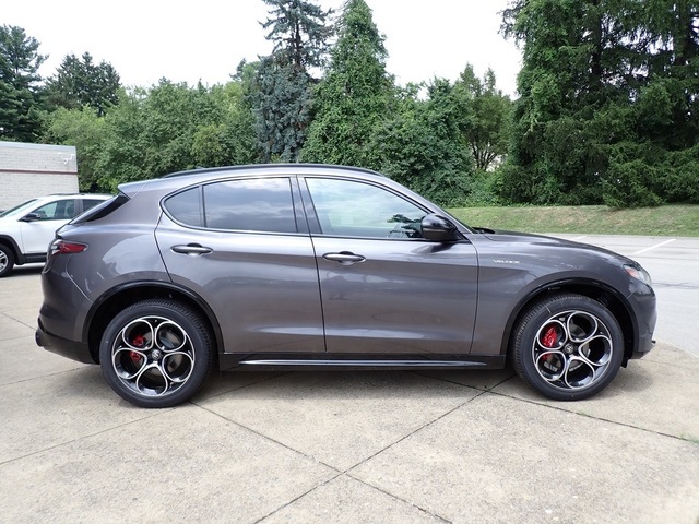 2025 Alfa Romeo Stelvio Sprint Base photo 6