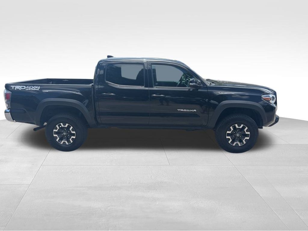 2022 Toyota Tacoma TRD Off-Road photo 2