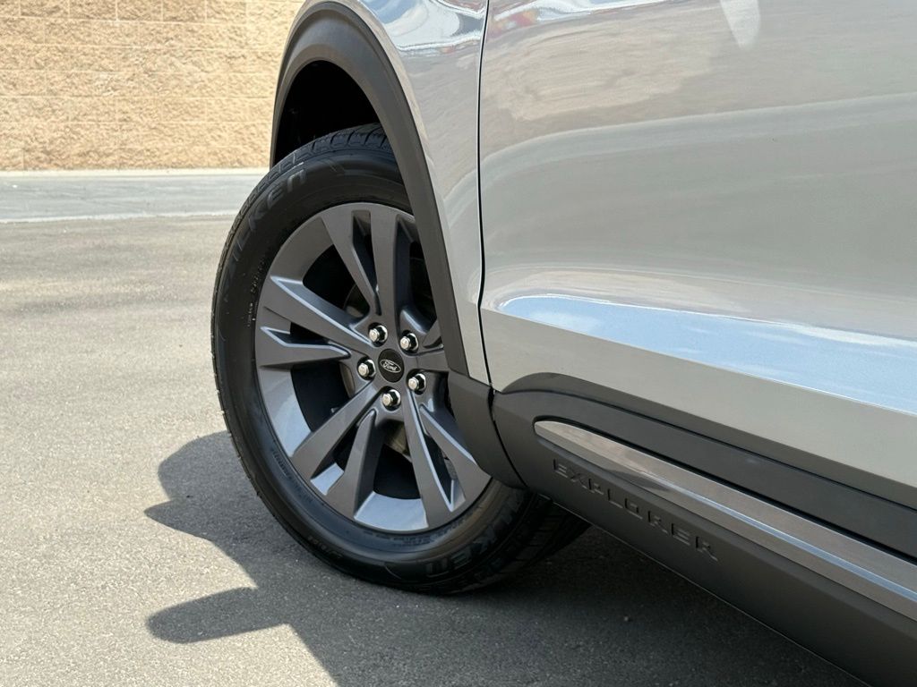 2022 Ford Explorer XLT photo 19