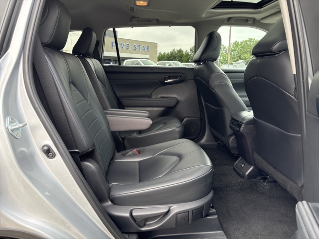 2024 Toyota Highlander LE photo 22