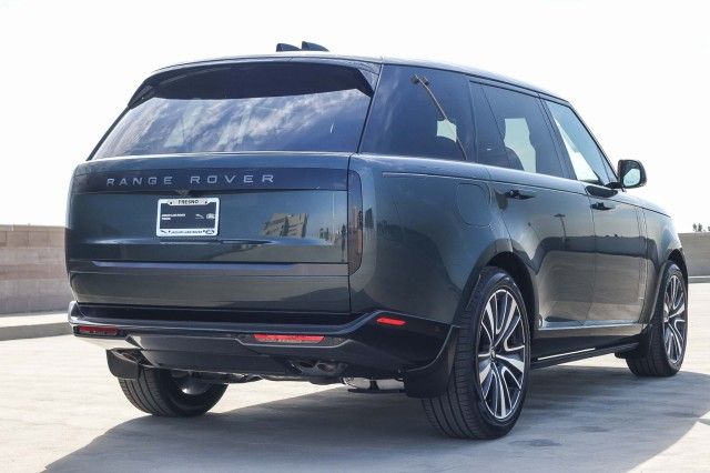 2025 Land Rover Range Rover SE photo 4