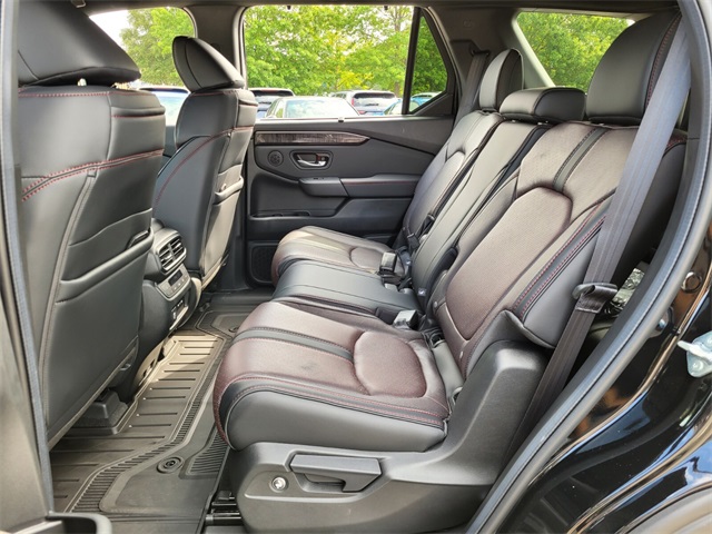 2025 Honda Pilot Black Edition photo 11