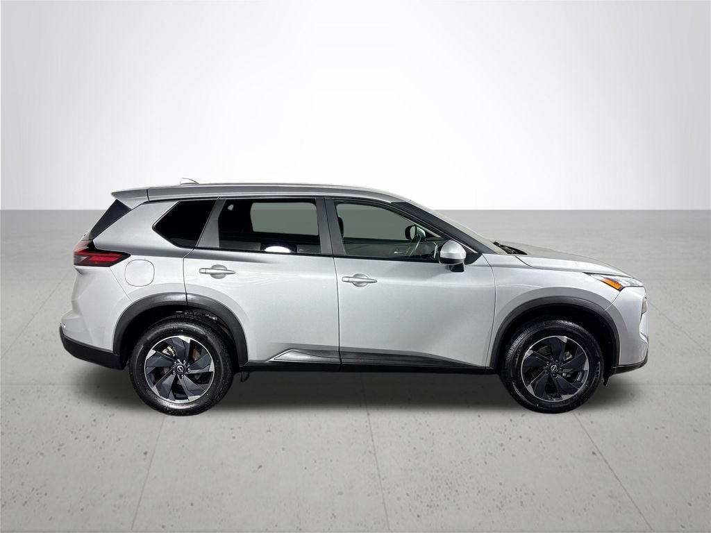 2024 Nissan Rogue SV photo 5