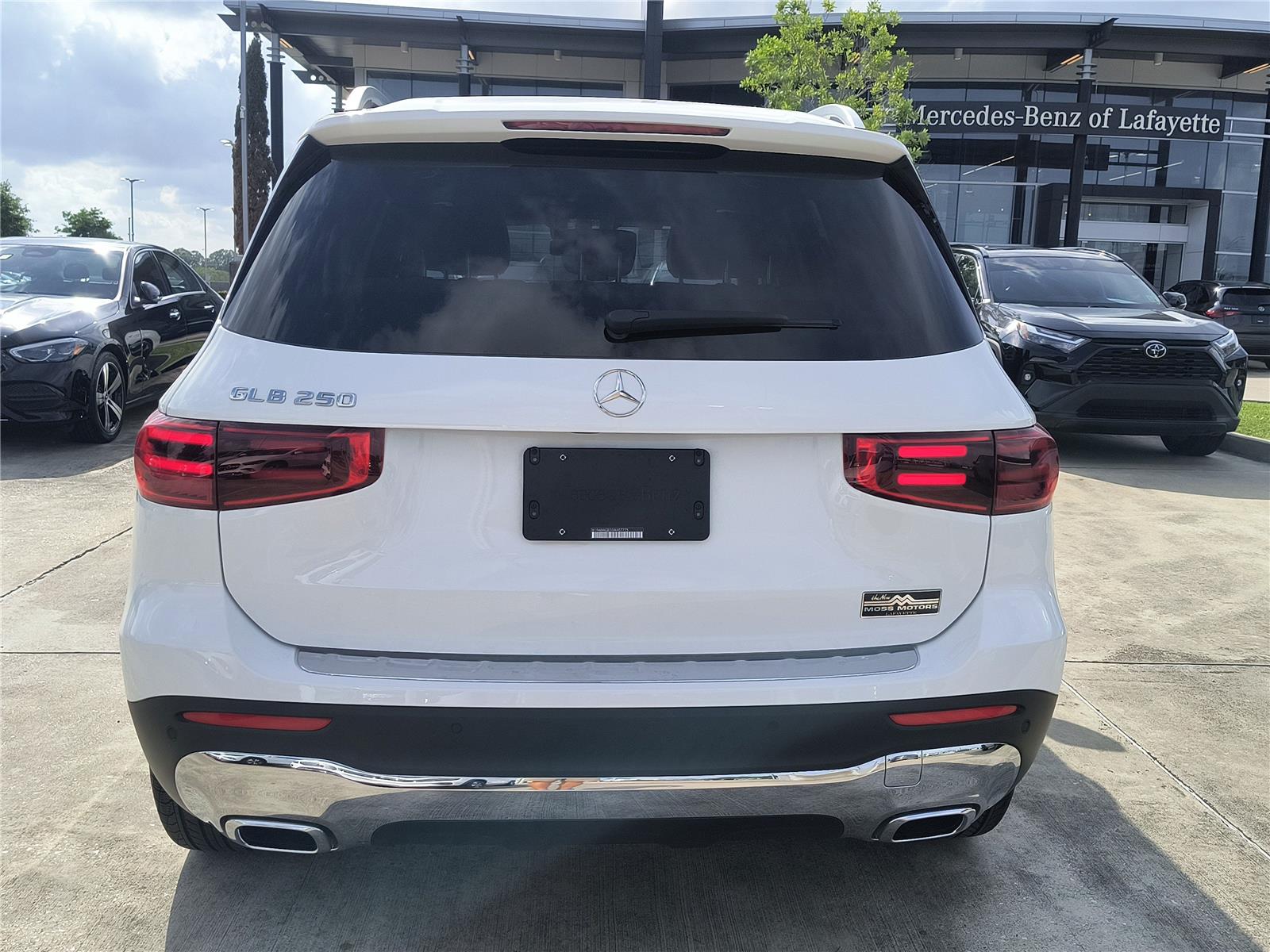2025 Mercedes Benz GLB 250 photo 4