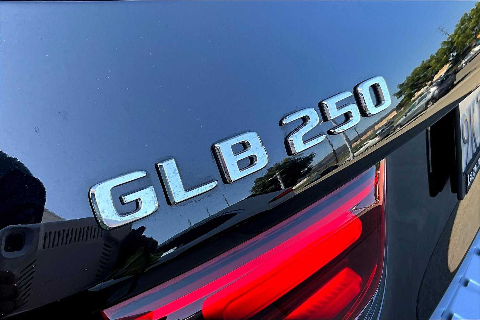 2024 Mercedes Benz GLB 250 photo 9