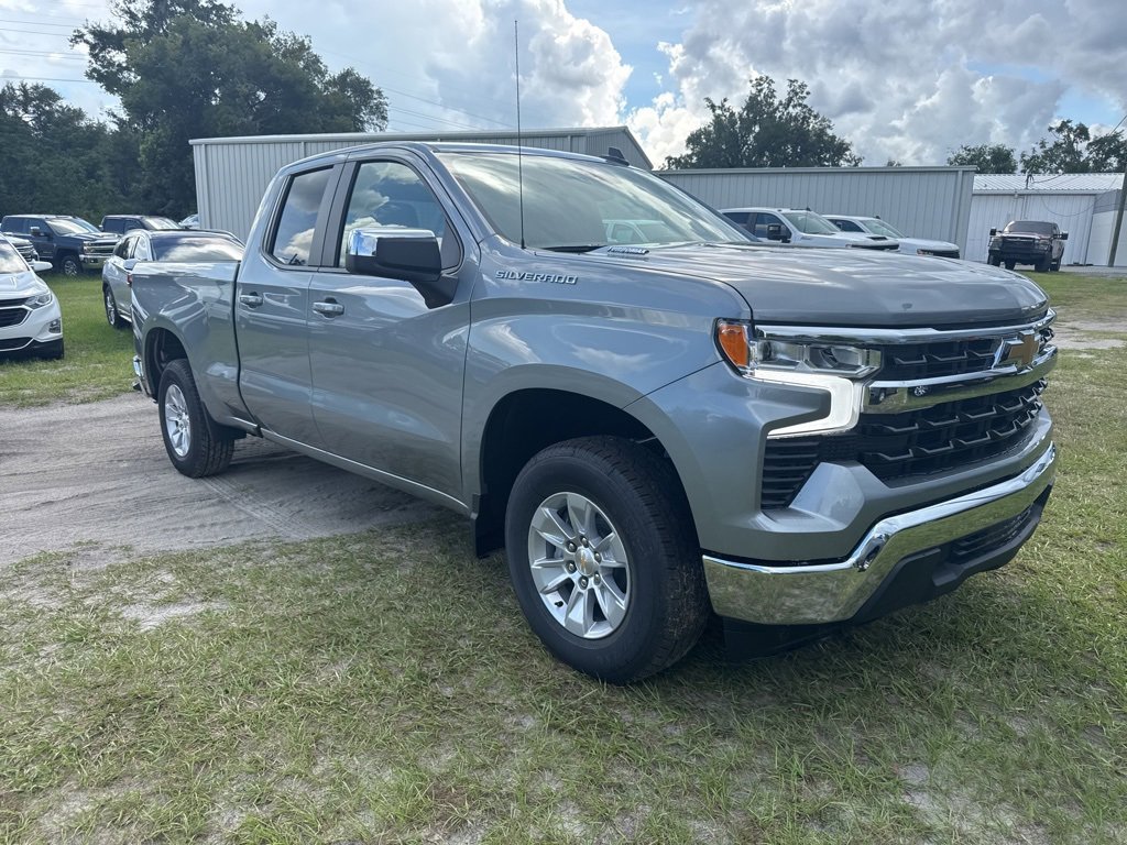 2025 Chevrolet Silverado 1500 LT photo 4