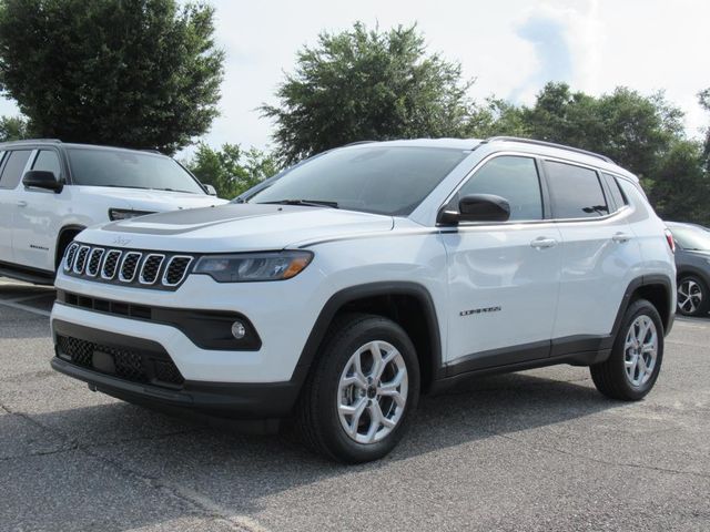 2025 Jeep Compass Latitude photo 3