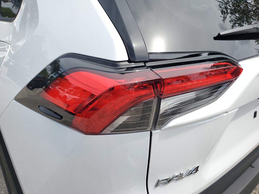 2025 Toyota RAV4 Hybrid XLE photo 11